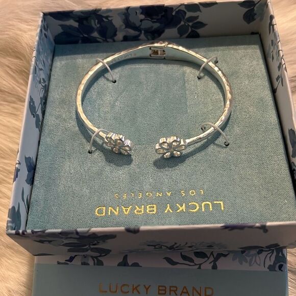 LUCKY BRAND Silver Tone Bangle NWT - Picture 1 of 5